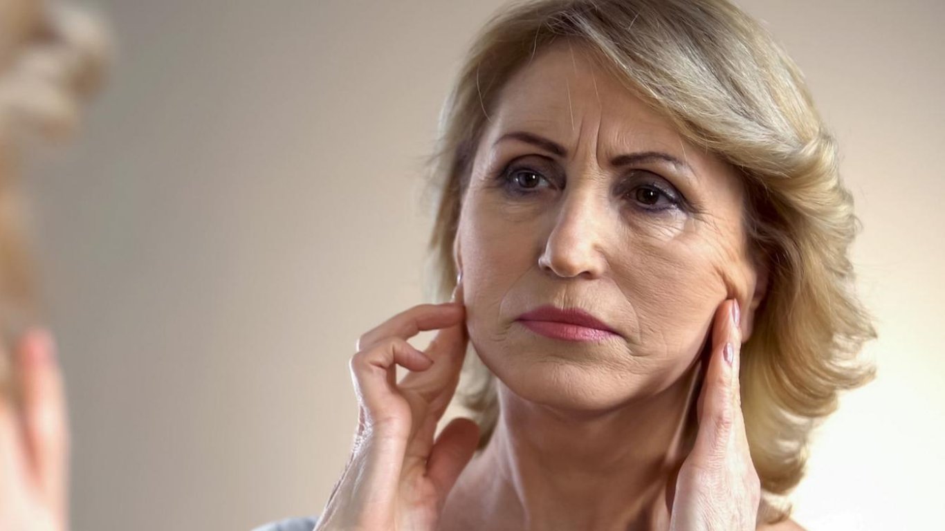 پوست در ۴۰، ۵۰ و ۶۰ سالگی چه تغییراتی می‌کند؟