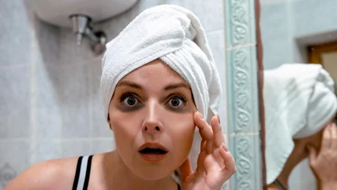 شش راهحل علمی و کاربردی برای از بین بردن پف و تیرگی زیر چشم