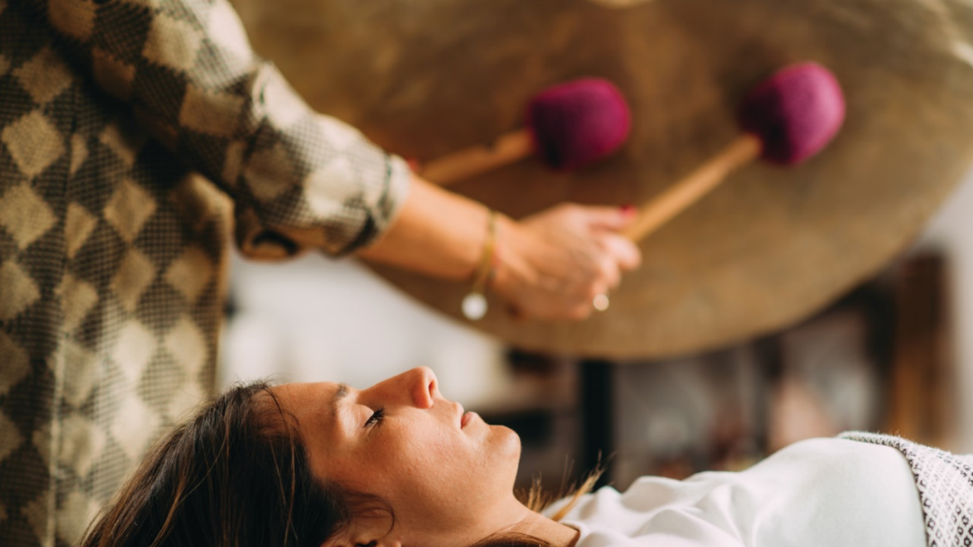 تحول صنعت زیبایی با امواج صوتی: جدیدترین ترندهای درمان با صدا